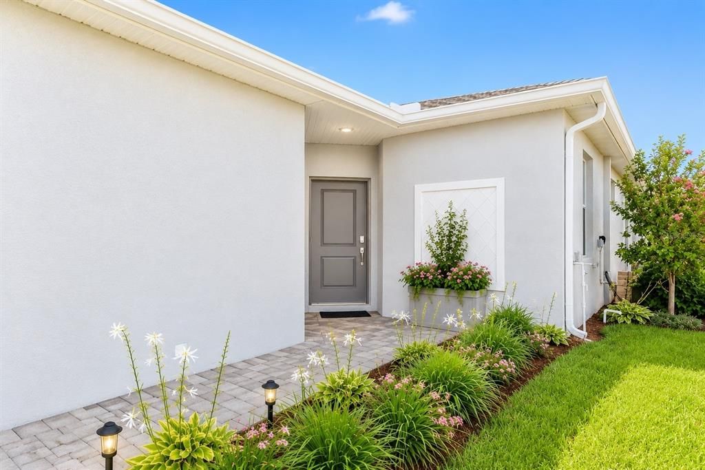 For Sale: $280,000 (3 beds, 2 baths, 1423 Square Feet)