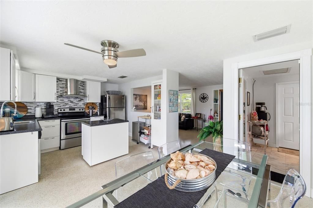 For Sale: $269,000 (3 beds, 2 baths, 1181 Square Feet)