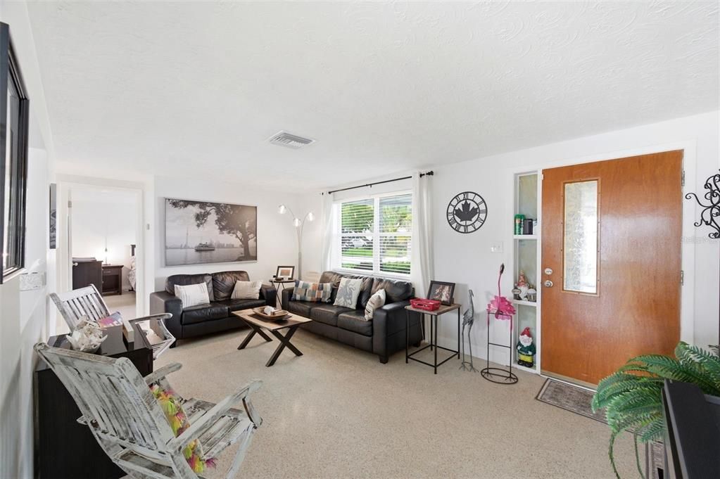 For Sale: $269,000 (3 beds, 2 baths, 1181 Square Feet)