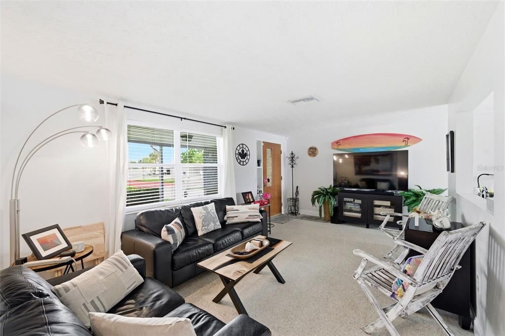 For Sale: $269,000 (3 beds, 2 baths, 1181 Square Feet)