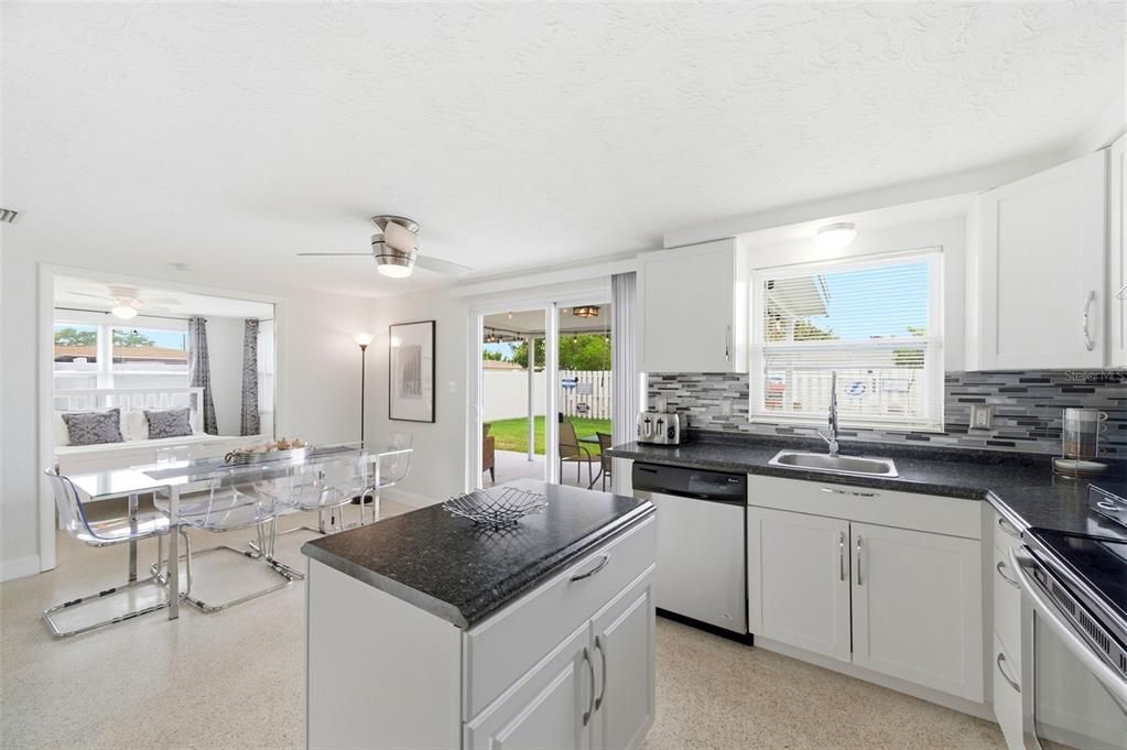 For Sale: $269,000 (3 beds, 2 baths, 1181 Square Feet)