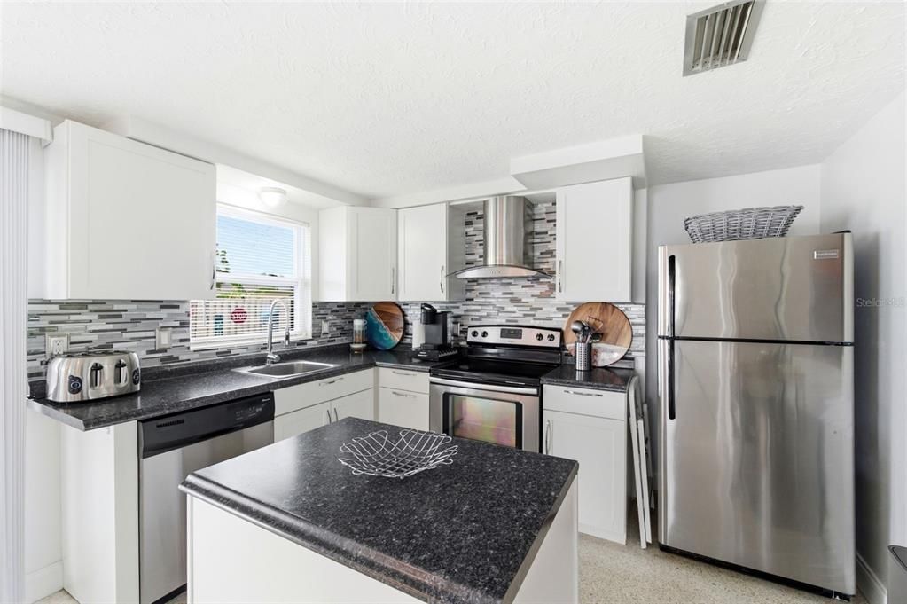 For Sale: $269,000 (3 beds, 2 baths, 1181 Square Feet)