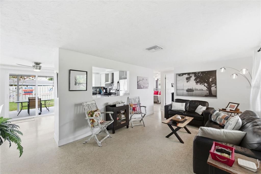 For Sale: $269,000 (3 beds, 2 baths, 1181 Square Feet)