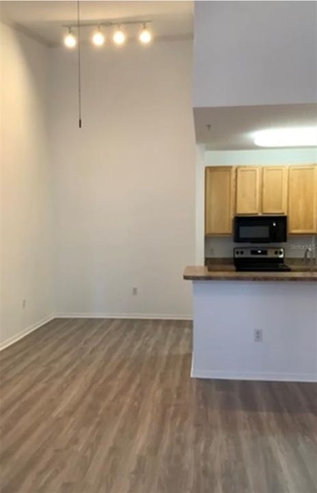 For Rent: $1,600 (2 beds, 2 baths, 1045 Square Feet)
