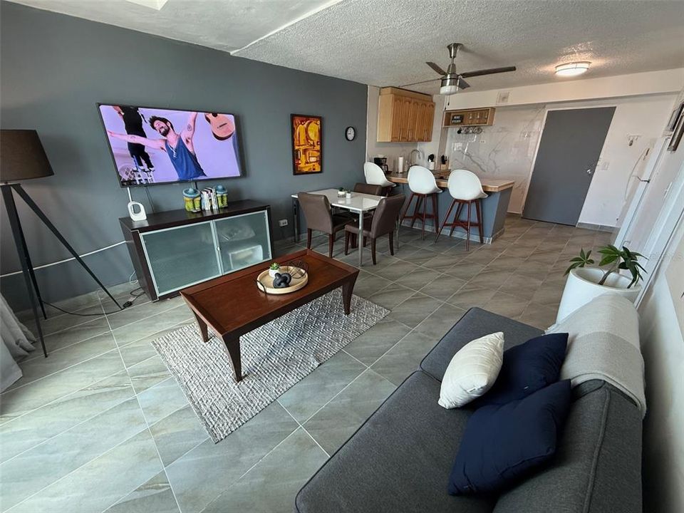 For Sale: $650,000 (2 beds, 2 baths, 1352 Square Feet)