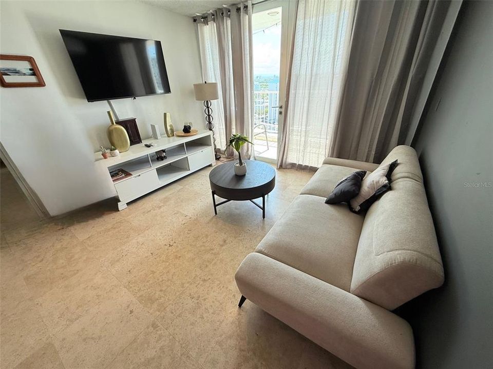 For Sale: $650,000 (2 beds, 2 baths, 1352 Square Feet)