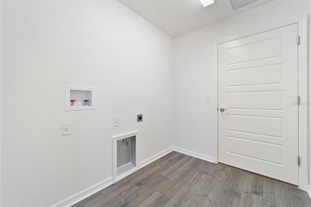For Rent: $2,800 (3 beds, 2 baths, 1574 Square Feet)