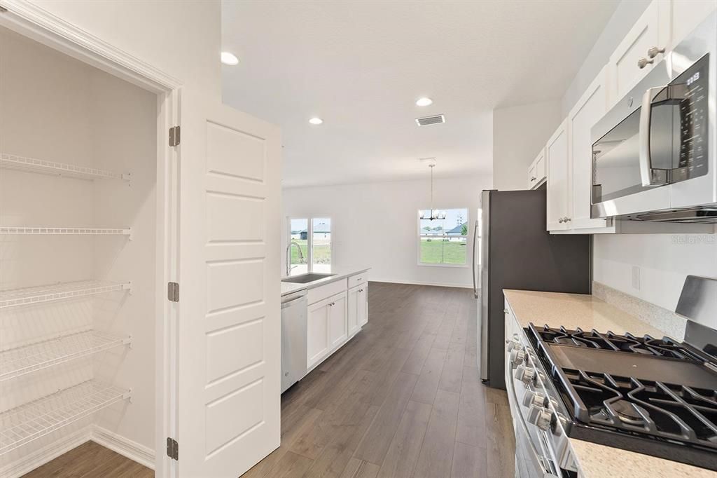 For Rent: $2,800 (3 beds, 2 baths, 1574 Square Feet)
