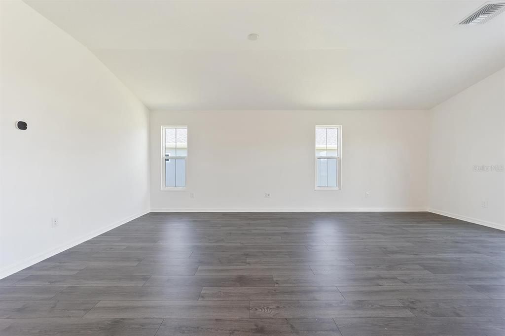 For Rent: $2,800 (3 beds, 2 baths, 1574 Square Feet)