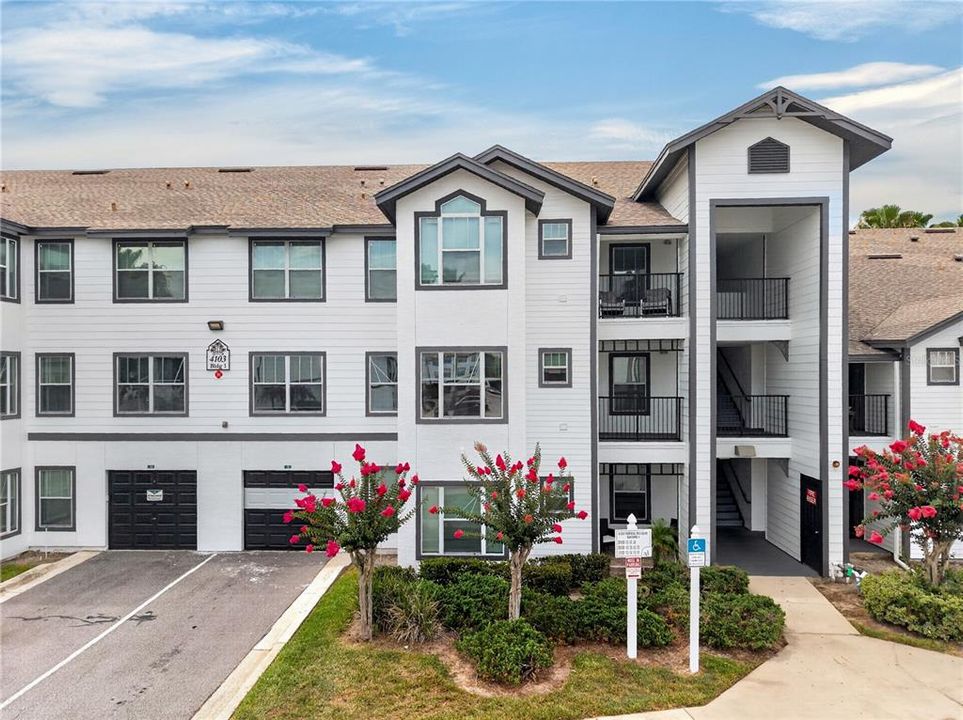 For Sale: $180,000 (2 beds, 2 baths, 1026 Square Feet)