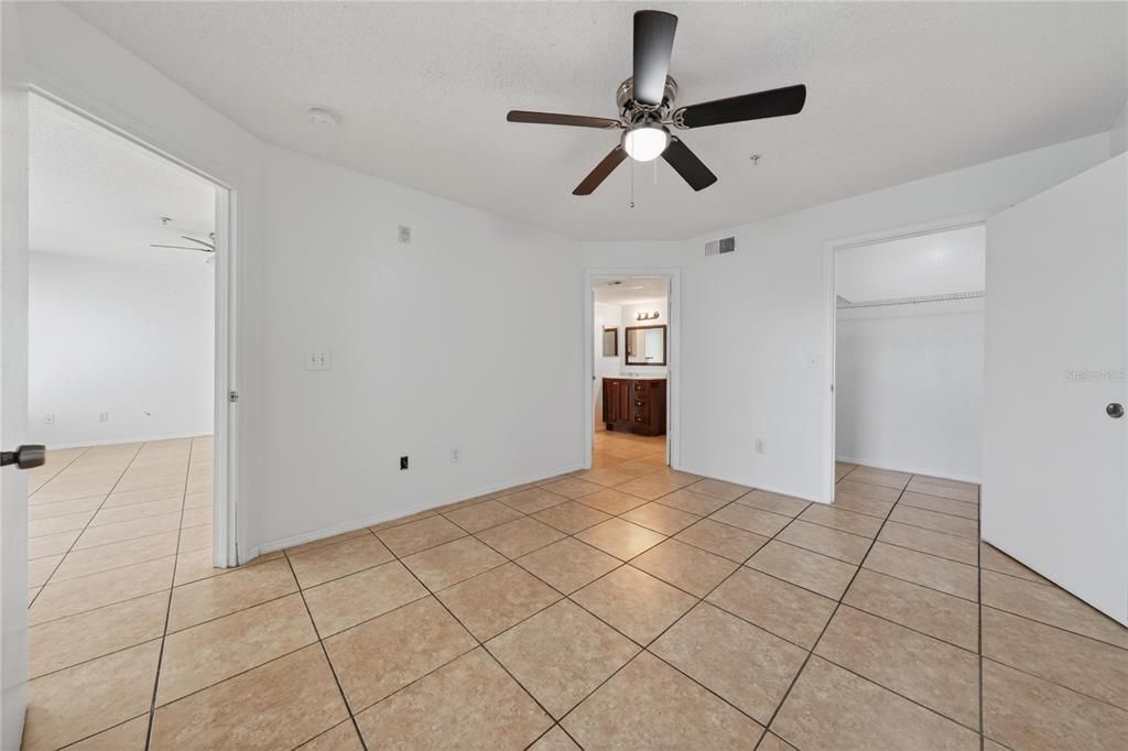 For Sale: $180,000 (2 beds, 2 baths, 1026 Square Feet)