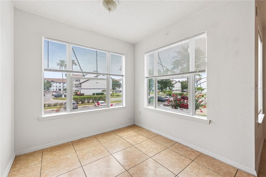For Sale: $180,000 (2 beds, 2 baths, 1026 Square Feet)