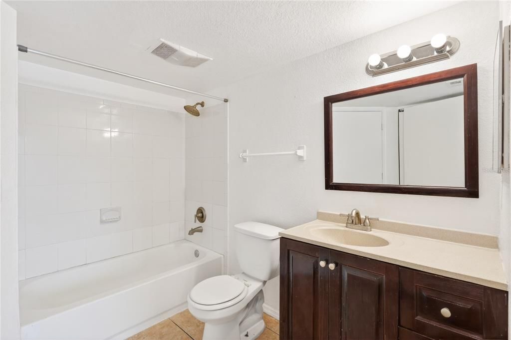 For Sale: $180,000 (2 beds, 2 baths, 1026 Square Feet)