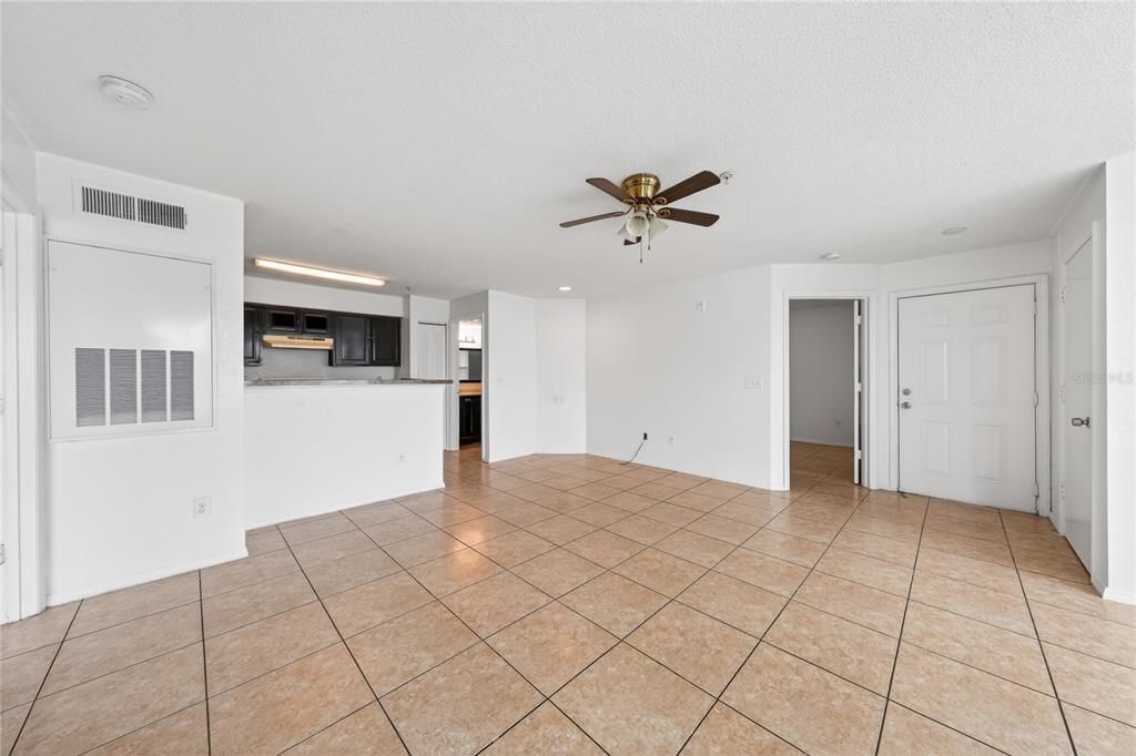 For Sale: $180,000 (2 beds, 2 baths, 1026 Square Feet)
