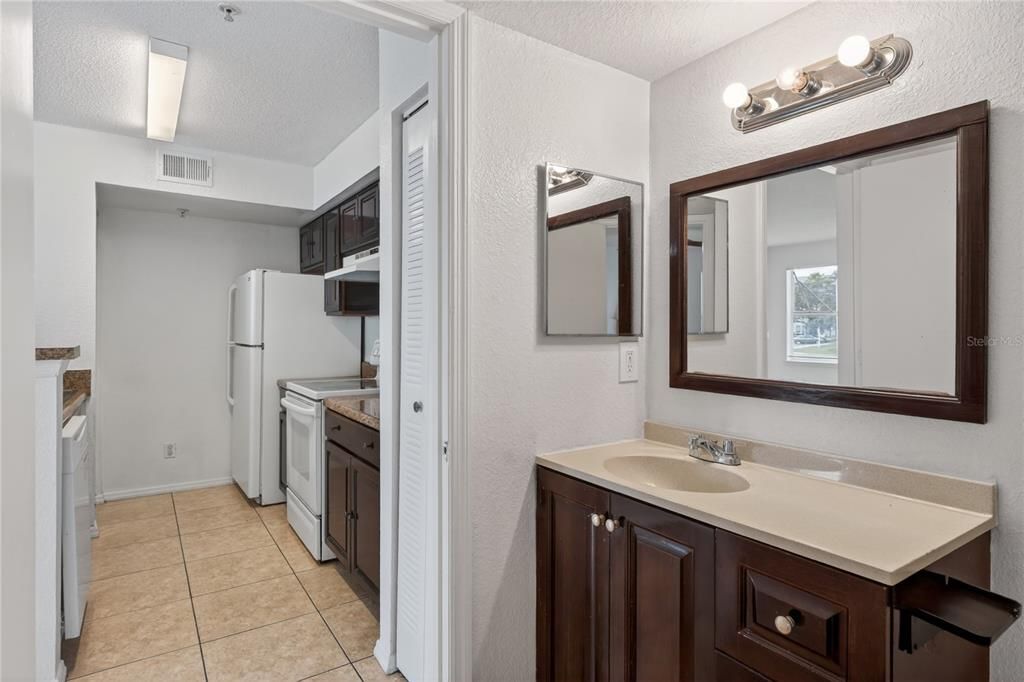 For Sale: $180,000 (2 beds, 2 baths, 1026 Square Feet)