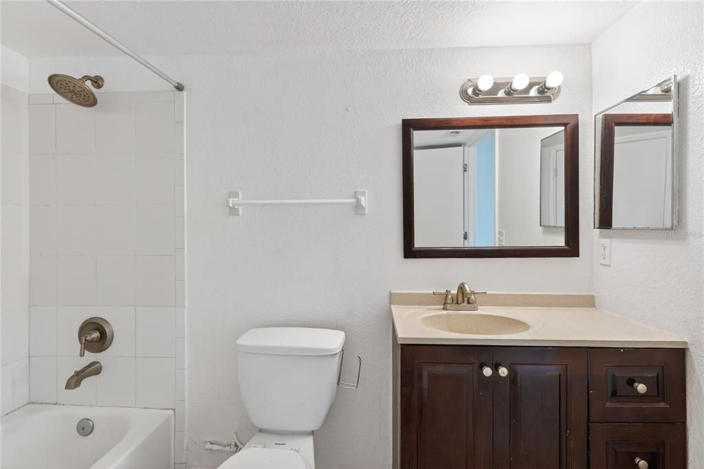 For Sale: $180,000 (2 beds, 2 baths, 1026 Square Feet)