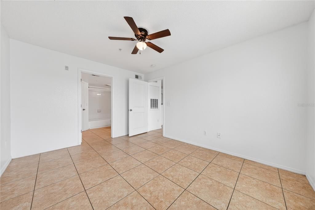 For Sale: $180,000 (2 beds, 2 baths, 1026 Square Feet)