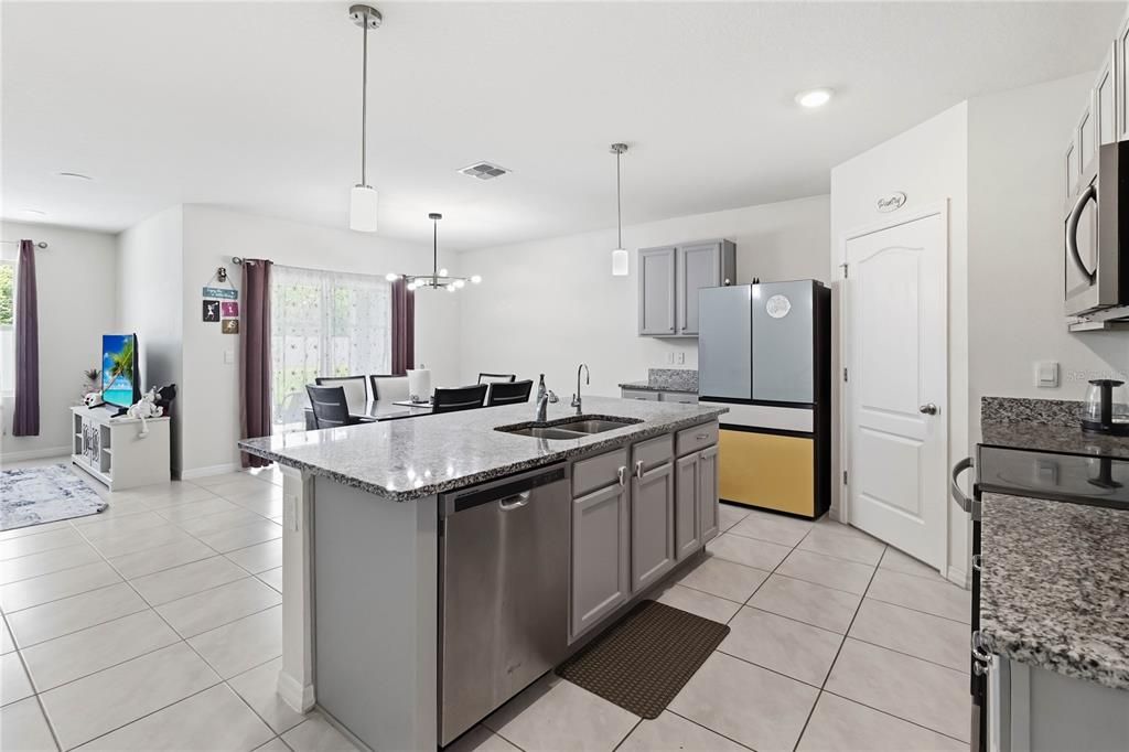 For Sale: $415,000 (4 beds, 2 baths, 1828 Square Feet)