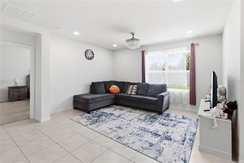 For Sale: $415,000 (4 beds, 2 baths, 1828 Square Feet)