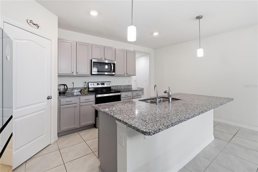 For Sale: $415,000 (4 beds, 2 baths, 1828 Square Feet)