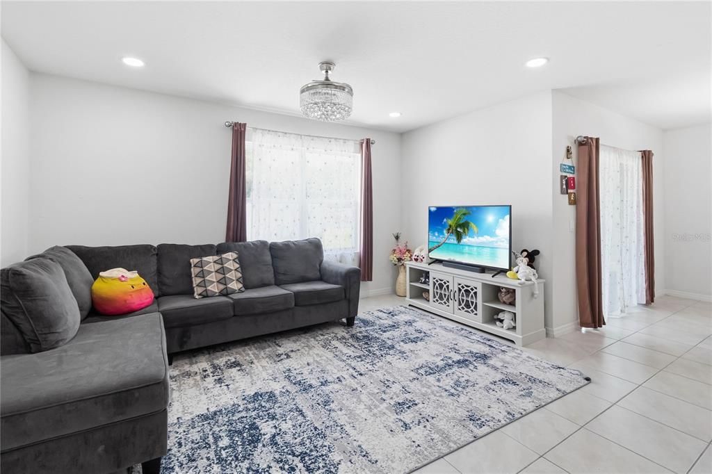 For Sale: $415,000 (4 beds, 2 baths, 1828 Square Feet)