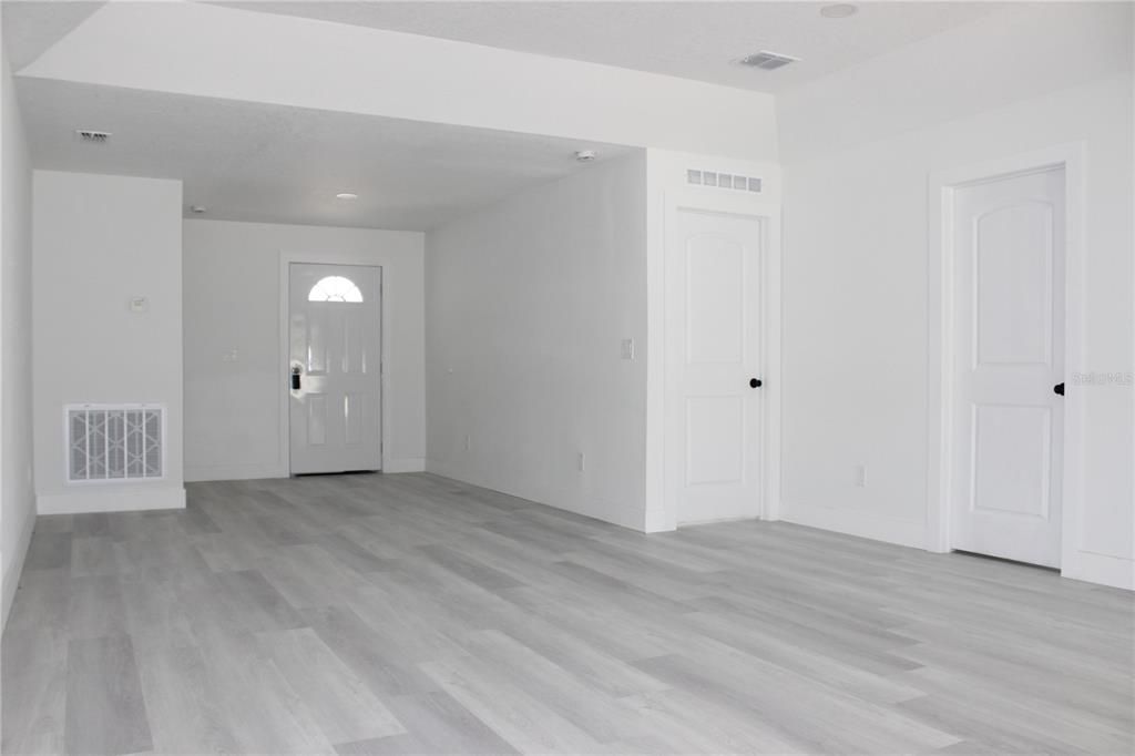 For Sale: $370,000 (3 beds, 2 baths, 1608 Square Feet)