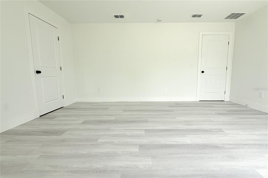 For Sale: $370,000 (3 beds, 2 baths, 1608 Square Feet)