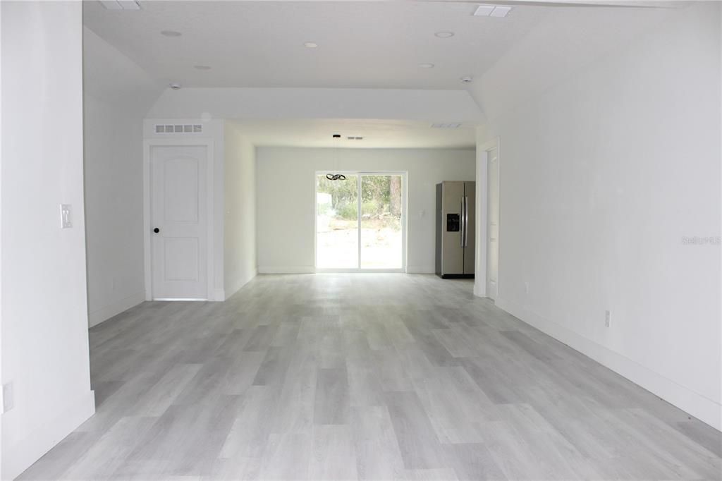 For Sale: $370,000 (3 beds, 2 baths, 1608 Square Feet)