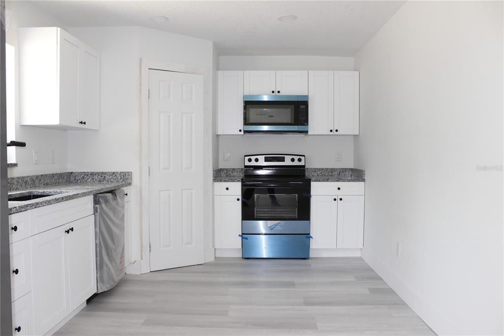 For Sale: $370,000 (3 beds, 2 baths, 1608 Square Feet)