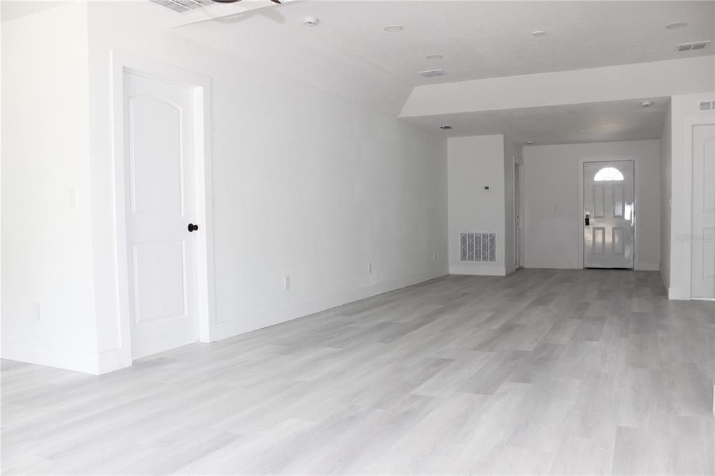 For Sale: $370,000 (3 beds, 2 baths, 1608 Square Feet)