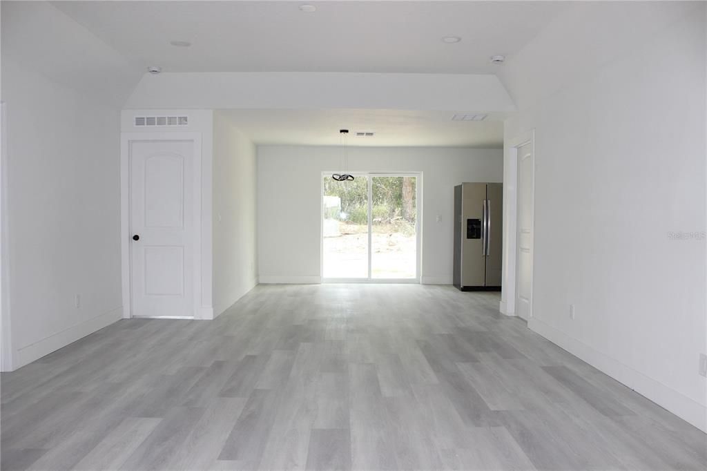 For Sale: $370,000 (3 beds, 2 baths, 1608 Square Feet)