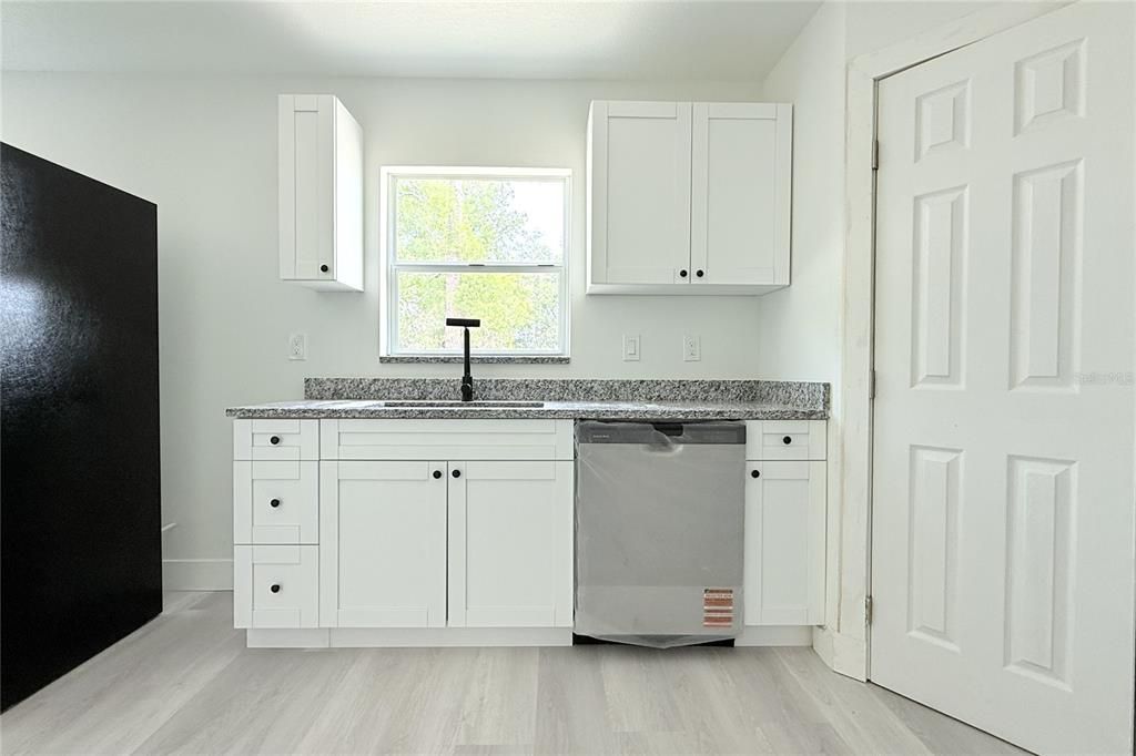 For Sale: $370,000 (3 beds, 2 baths, 1608 Square Feet)