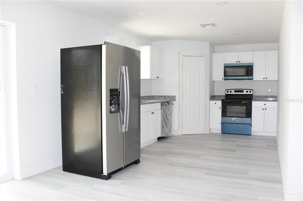 For Sale: $370,000 (3 beds, 2 baths, 1608 Square Feet)