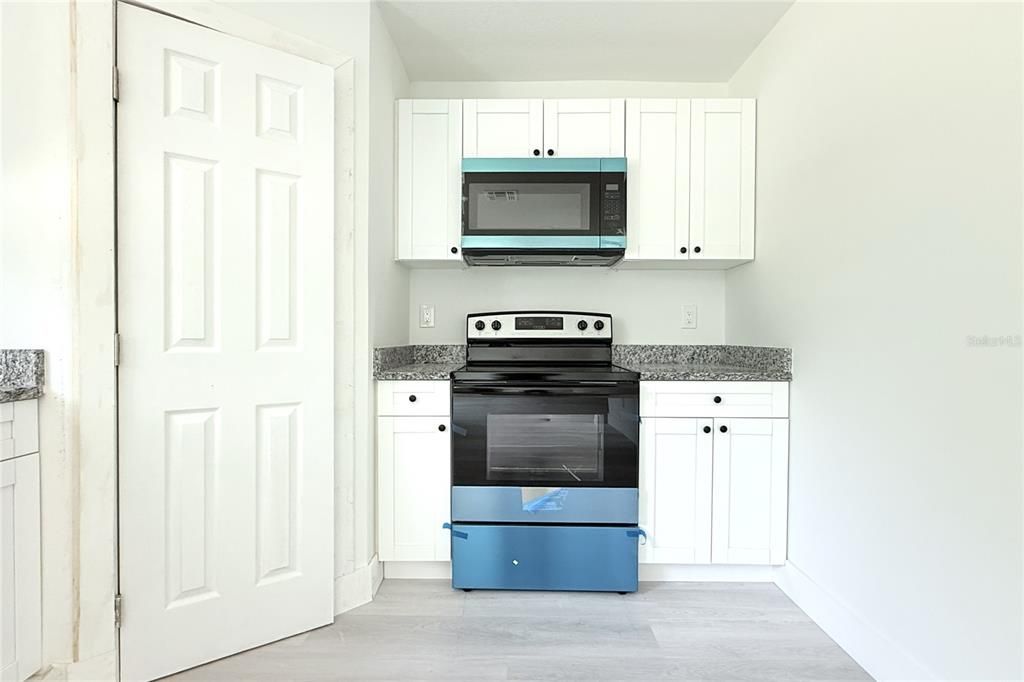For Sale: $370,000 (3 beds, 2 baths, 1608 Square Feet)