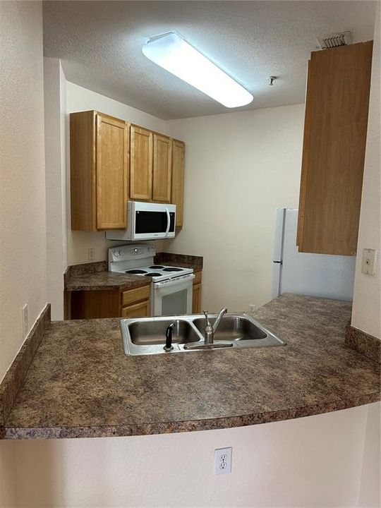 For Rent: $1,425 (1 beds, 1 baths, 769 Square Feet)
