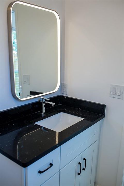 For Rent: $2,350 (2 beds, 2 baths, 1117 Square Feet)
