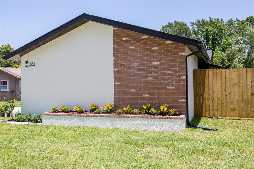 For Rent: $2,350 (2 beds, 2 baths, 1117 Square Feet)