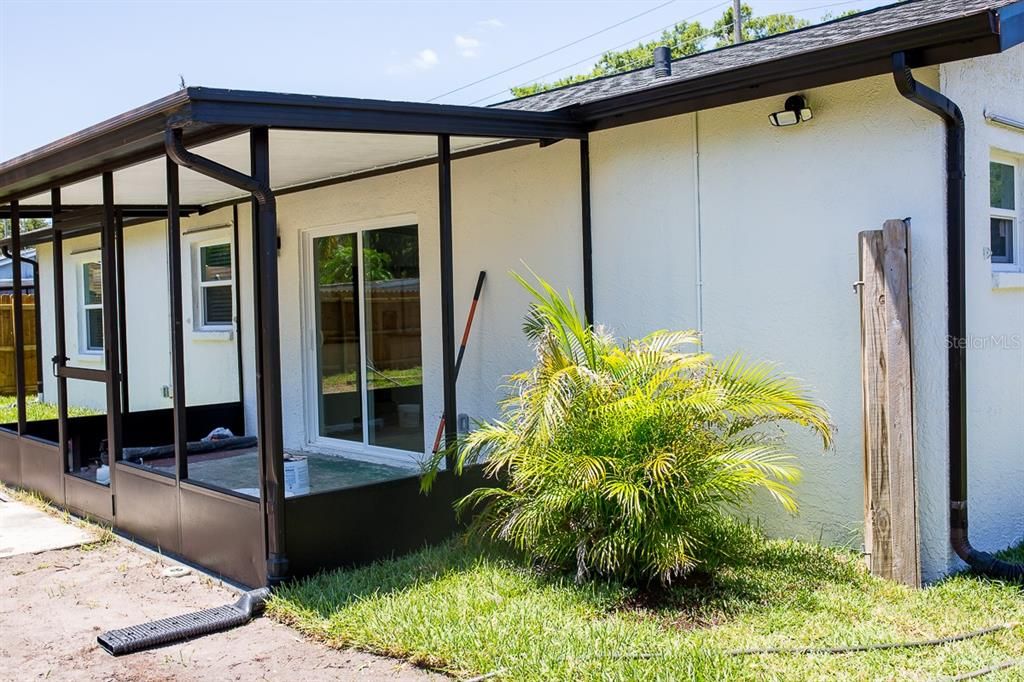 For Rent: $2,350 (2 beds, 2 baths, 1117 Square Feet)