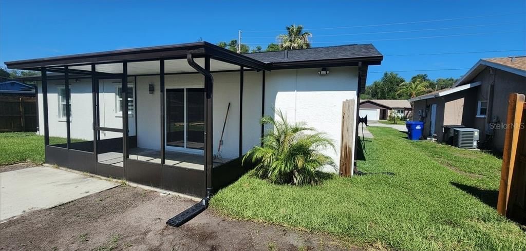 For Rent: $2,350 (2 beds, 2 baths, 1117 Square Feet)