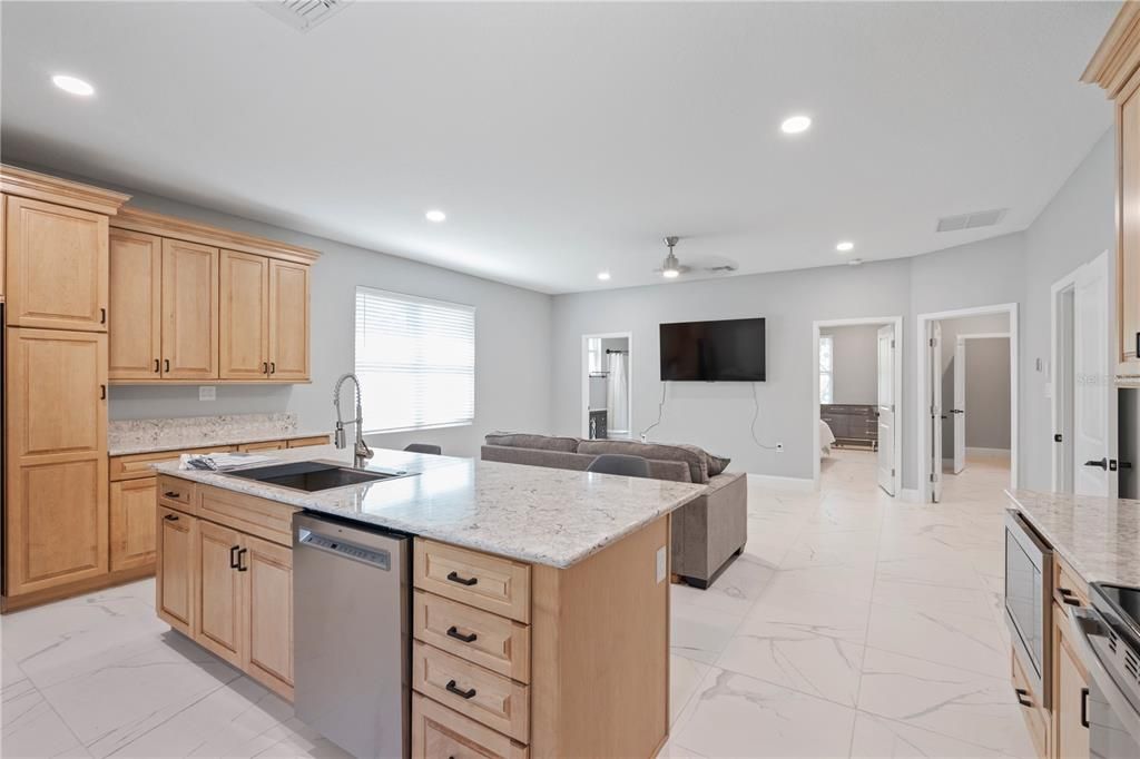 For Sale: $435,000 (2 beds, 2 baths, 1268 Square Feet)
