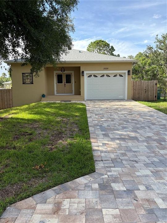 For Sale: $435,000 (2 beds, 2 baths, 1268 Square Feet)
