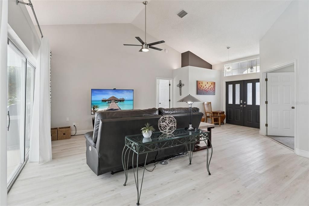 En Venta: $372,900 (3 camas, 2 baños, 1751 Pies cuadrados)