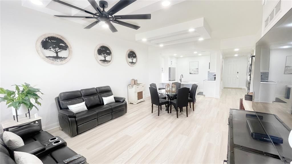 For Sale: $324,900 (3 beds, 2 baths, 1354 Square Feet)