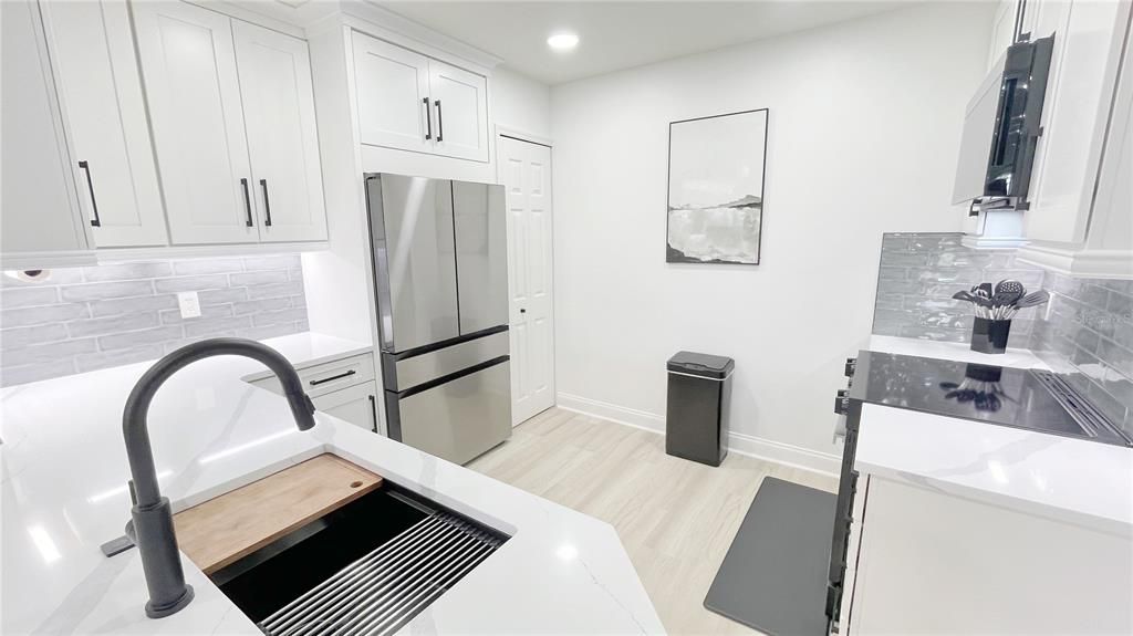 For Sale: $324,900 (3 beds, 2 baths, 1354 Square Feet)