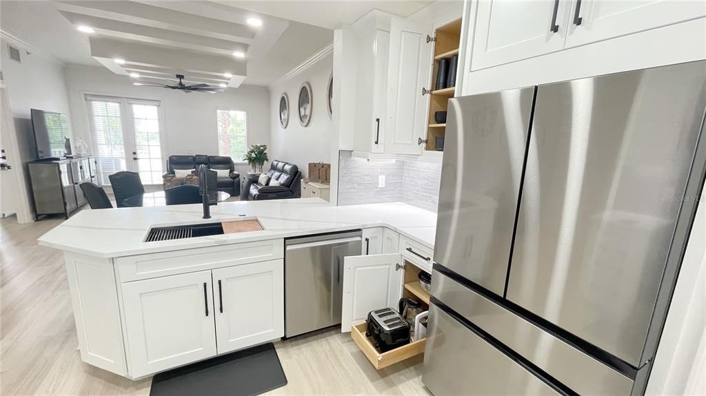 For Sale: $324,900 (3 beds, 2 baths, 1354 Square Feet)