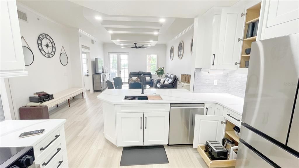 For Sale: $324,900 (3 beds, 2 baths, 1354 Square Feet)