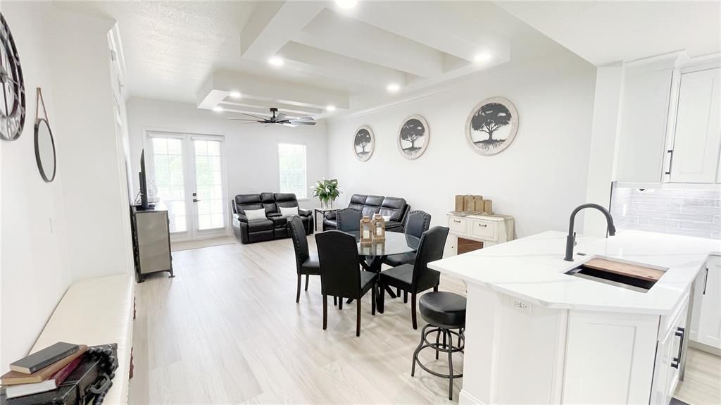 For Sale: $324,900 (3 beds, 2 baths, 1354 Square Feet)