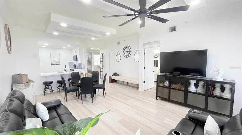 For Sale: $324,900 (3 beds, 2 baths, 1354 Square Feet)
