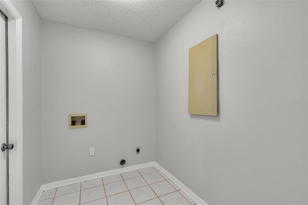 For Sale: $230,000 (2 beds, 2 baths, 1259 Square Feet)
