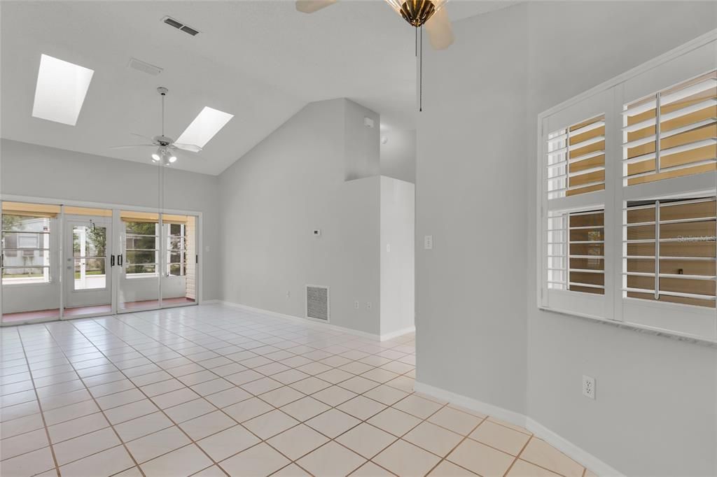 For Sale: $230,000 (2 beds, 2 baths, 1259 Square Feet)